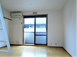 エメ・フルーヴII 206 2階1Kのリビング/ダイニング