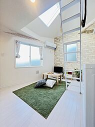 ユナイト清水ヶ丘アナ・ロッキング 201 2階ワンルームのリビング/ダイニング