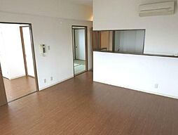 コロネード春日 8階3LDKのリビング/ダイニング