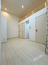 ドリームスクエア 105 1階ワンルームのリビング/ダイニング