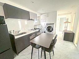 ジュリアス綾瀬 地下1階1LDKのリビング/ダイニング