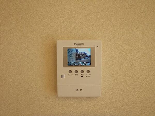 画像4:来訪者を声と映像で確認できて安心なカラーモニター付ドアホン♪録画機能付きで不在時の来訪者も確認できます♪