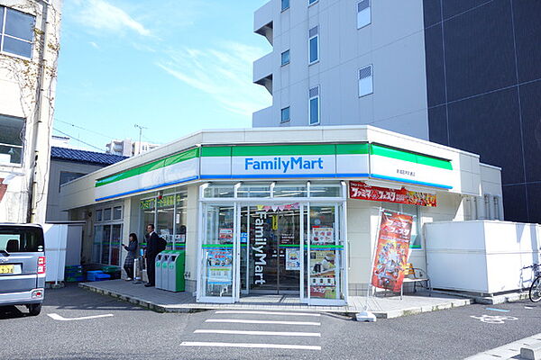 画像9:ファミリーマート新潟医学町通店 154m