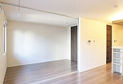 ハイピクチャーE棟 2階2LDKのリビング/ダイニング