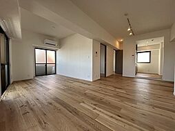 コロネード春日 9階2LDKのリビング/ダイニング