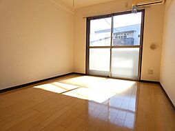 多摩都市モノレール 万願寺駅 徒歩7分の賃貸マンション 1階1Kのリビング/ダイニング