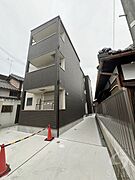 泉佐野駅より徒歩5分 1階 築1年の賃貸物件