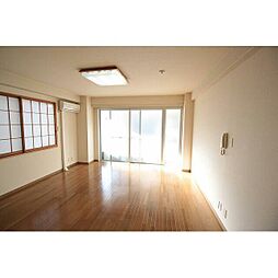 ロックシャイン 101 1階ワンルームのリビング/ダイニング