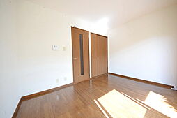 多摩都市モノレール 中央大学・明星大学駅 徒歩3分の賃貸アパート 2階1Kのリビング/ダイニング