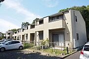 調布駅よりバス8分 徒歩2分 築19年10ヶ月 2階建の賃貸物件