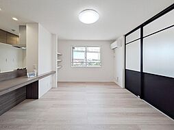 ガーベラ・グレイス 2階3LDKのリビング/ダイニング