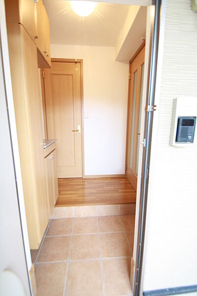画像19:玄関正面はトイレです