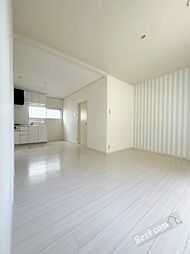 ロイヤルヘルツ 101 1階2LDKのリビング/ダイニング