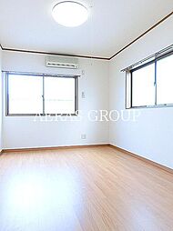 ドエル春日 1階ワンルームのリビング/ダイニング