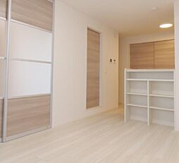 オークリーフ三郷 B 2階2LDKのリビング/ダイニング