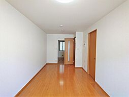 クレッセントガーデン 1階1LDKのリビング/ダイニング