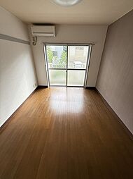 多摩都市モノレール 中央大学・明星大学駅 徒歩6分の賃貸マンション 1階1Kのリビング/ダイニング