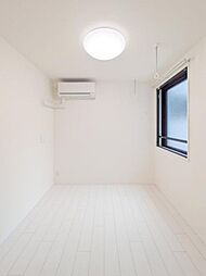 イスフール 3階1Kのリビング/ダイニング