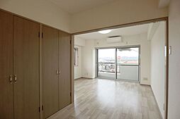 サンスクエア深田台　B棟 306 3階1Kのリビング/ダイニング