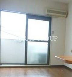 メゾン・ド・プリムヴェール 2階ワンルームのリビング/ダイニング