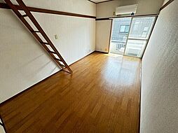 アティック二葉 2階ワンルームのリビング/ダイニング