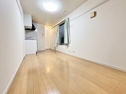 ローレル本郷 1階ワンルームのリビング/ダイニング