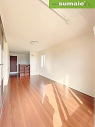 岩出ヒルズ　III 2階1LDKのリビング/ダイニング