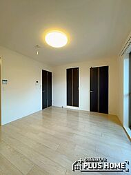 モイス・シャーム 1階ワンルームのリビング/ダイニング