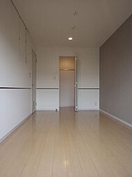 ロイヤルパークス新田 5階1LDKのリビング/ダイニング