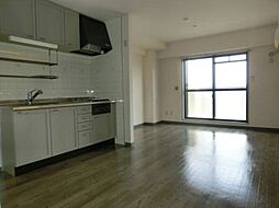 ミドルロード 壱番館 3階2LDKのリビング/ダイニング