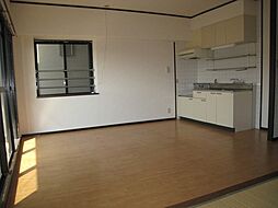 エランドールクローリー 403 4階3LDKのリビング/ダイニング