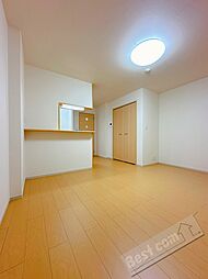 ガーデニアK・III 1階1LDKのリビング/ダイニング