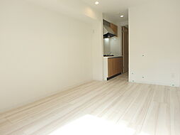 ジャルダンクレールドゥーブル 1階1LDKのリビング/ダイニング