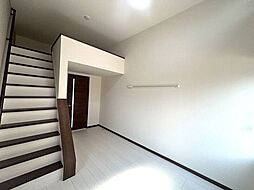 多摩都市モノレール 程久保駅 徒歩5分の賃貸アパート 2階1Kのリビング/ダイニング