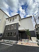 和泉府中駅より徒歩8分 1階 築2年の賃貸物件