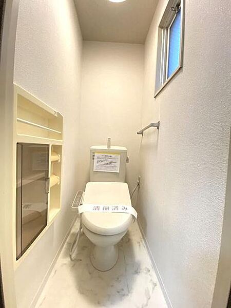 画像11:トイレは洗浄機能つき便座が設置されておりますので、冬でも暖かくご利用頂けます。
