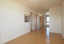 ランドロードU E棟 3階1LDKのリビング/ダイニング