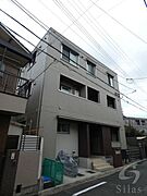 甲子園駅より徒歩6分 築8年8ヶ月 3階建の賃貸物件