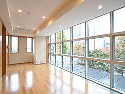 千鳥ヶ淵ハウス 3階ワンルームのリビング/ダイニング