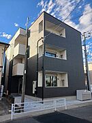 社家駅より徒歩13分 築1年11ヶ月 3階建の賃貸物件
