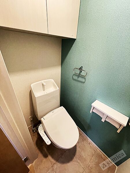 画像21:人気アイテムの温水洗浄便座。清潔感のあるトイレです。