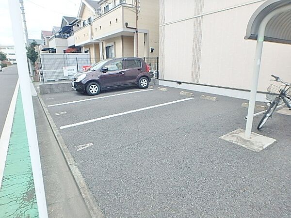 画像30:駐車場