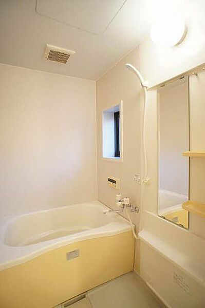 画像9:【浴室】1日の終わりは清潔感のある快適な空間で、ゆっくりと疲れを癒してください♪24時間換気システム、追焚給湯機能付です！