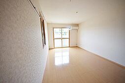 京王相模原線 南大沢駅 バス9分 柚木中央小学校下車 徒歩2分の賃貸アパート 1階1Kのリビング/ダイニング