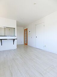 スマイルガーデン 4階1LDKのリビング/ダイニング