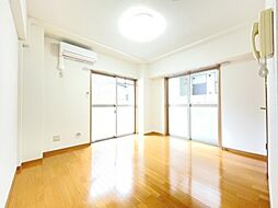 ハックベリーヒルズ 4階ワンルームのリビング/ダイニング