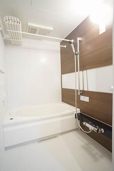 画像9:◇浴室◇　浴室乾燥機、保温浴槽、追焚機能、物干しバーが付いております。