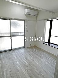 ウエストキャビン 2階ワンルームのリビング/ダイニング