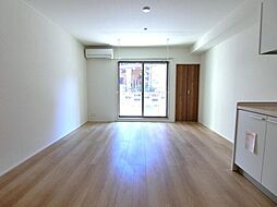 アパルトマン1 1階ワンルームのリビング/ダイニング