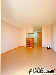 エルムス・ヒル 1階ワンルームのリビング/ダイニング